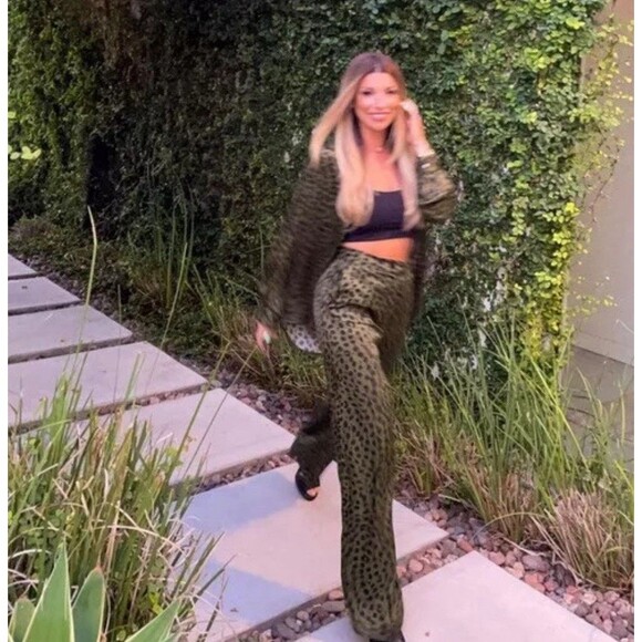 Zara Large Satin Flowy Animal Leopard Cheetah Kelly Green Wide Leg Trousers - Picture 2 of 13